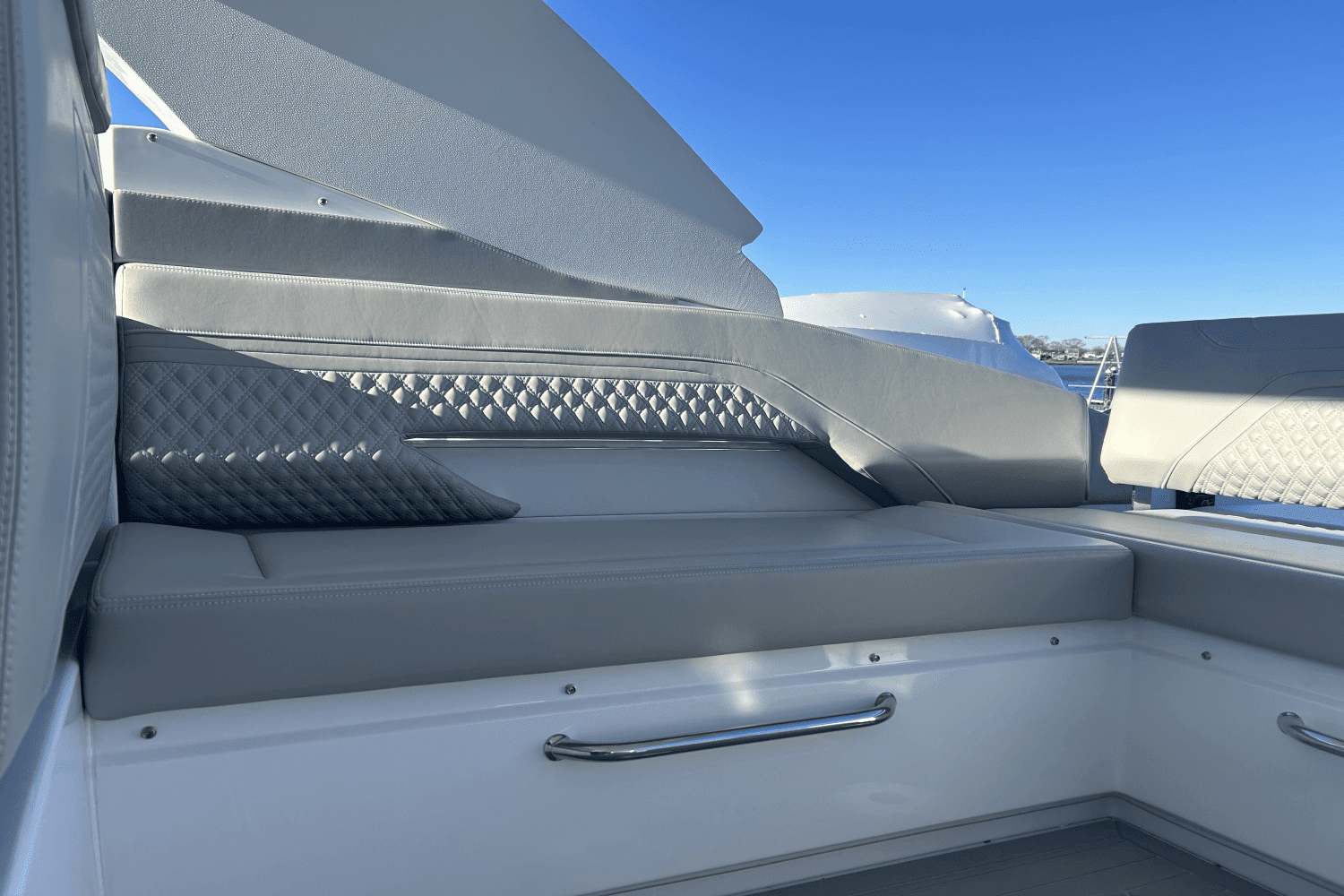 2024 Cruisers Yachts 34 GLS Image Thumbnail #54