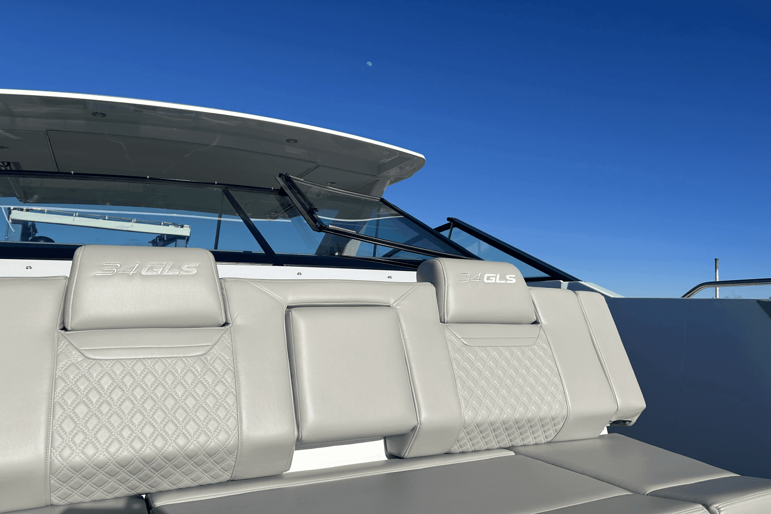 2024 Cruisers Yachts 34 GLS Image Thumbnail #62