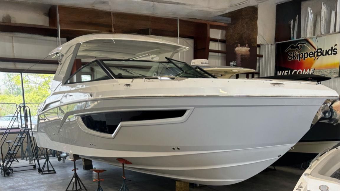 2024 Cruisers Yachts 34 GLS Image Thumbnail #1