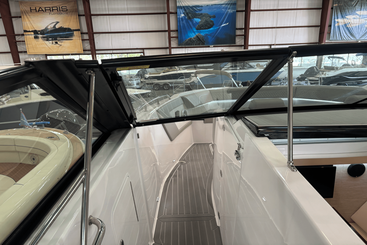 2024 Cruisers Yachts 34 GLS Image Thumbnail #16