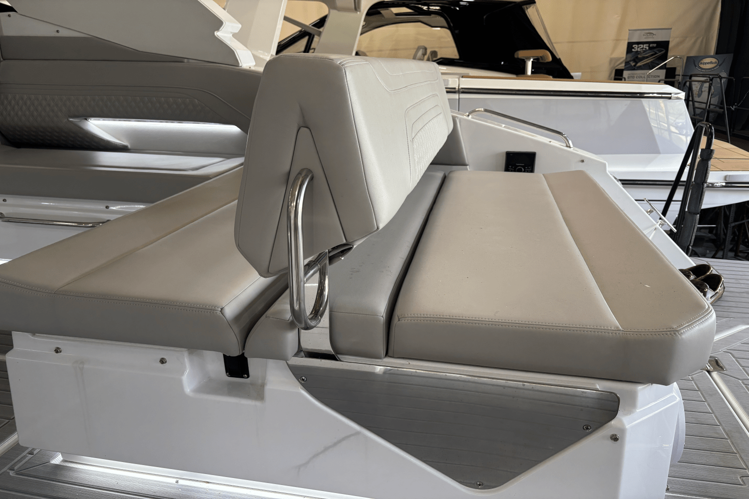 2024 Cruisers Yachts 34 GLS Image Thumbnail #4