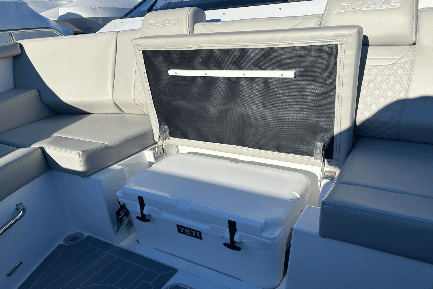 2024 Cruisers Yachts 34 GLS Image Thumbnail #52