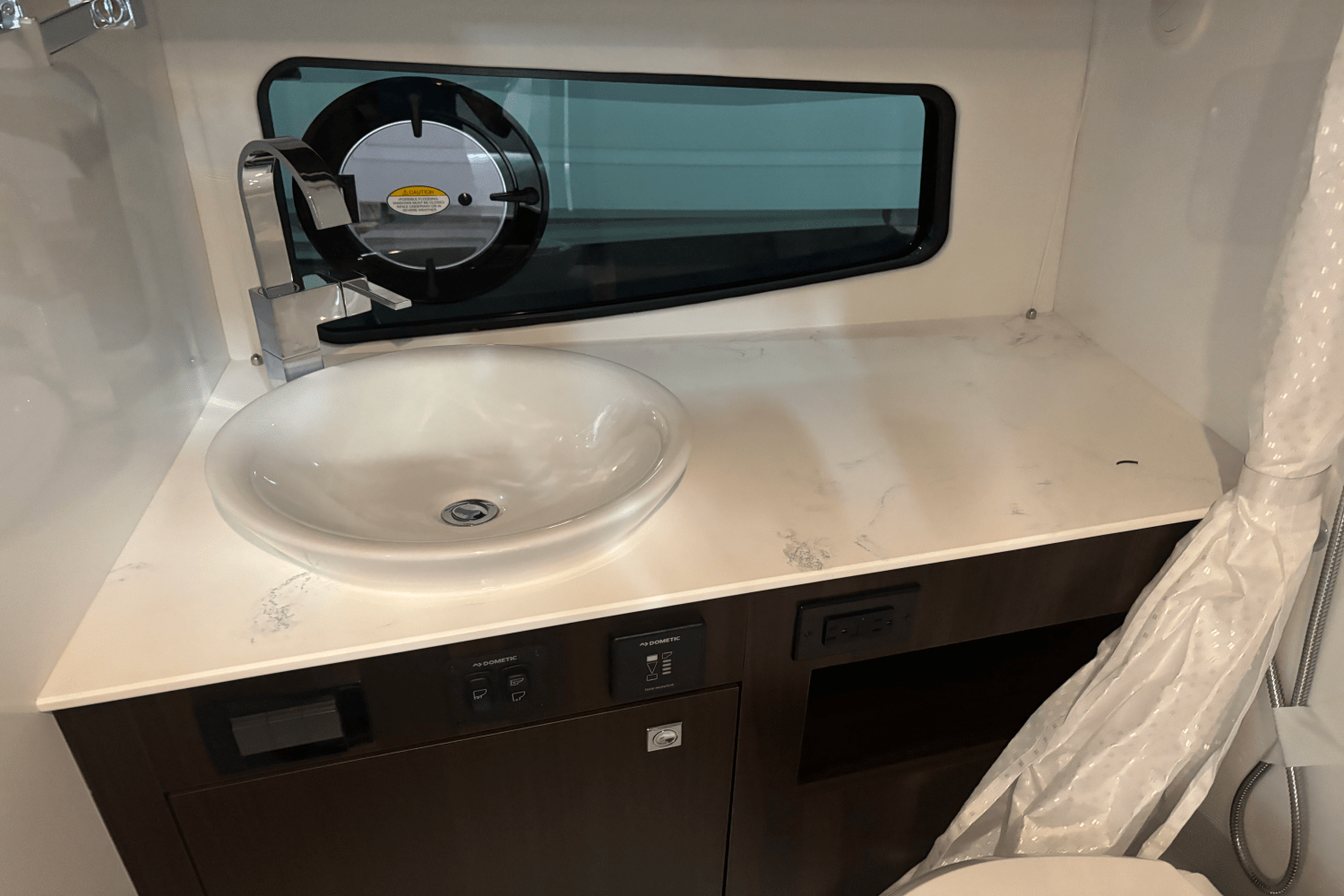 2024 Cruisers Yachts 34 GLS Image Thumbnail #31