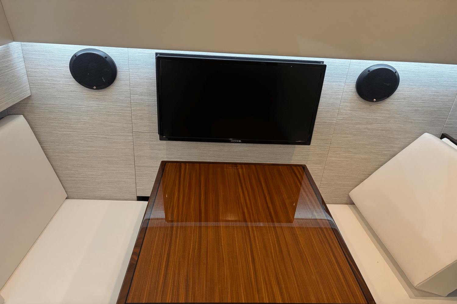 2024 Cruisers Yachts 34 GLS Image Thumbnail #29