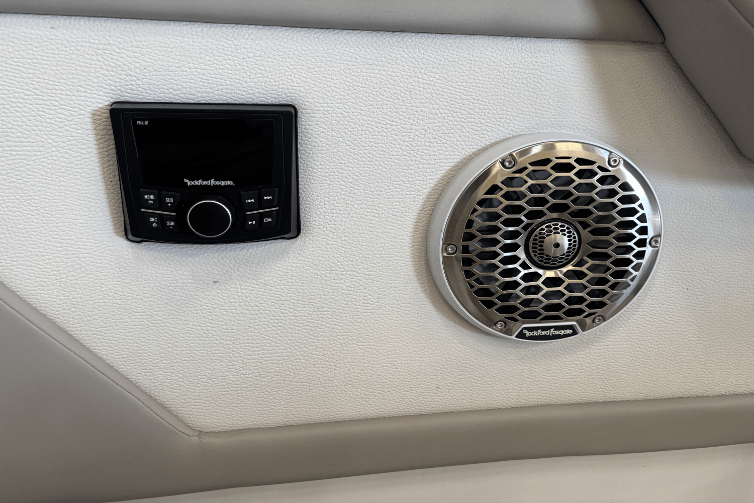 2024 Cruisers Yachts 34 GLS Image Thumbnail #20