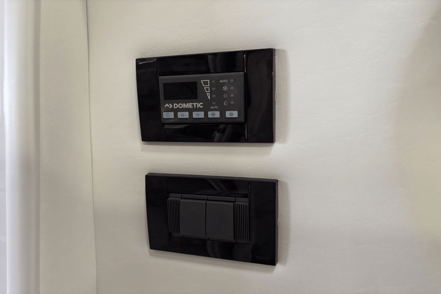 2024 Cruisers Yachts 34 GLS Image Thumbnail #33