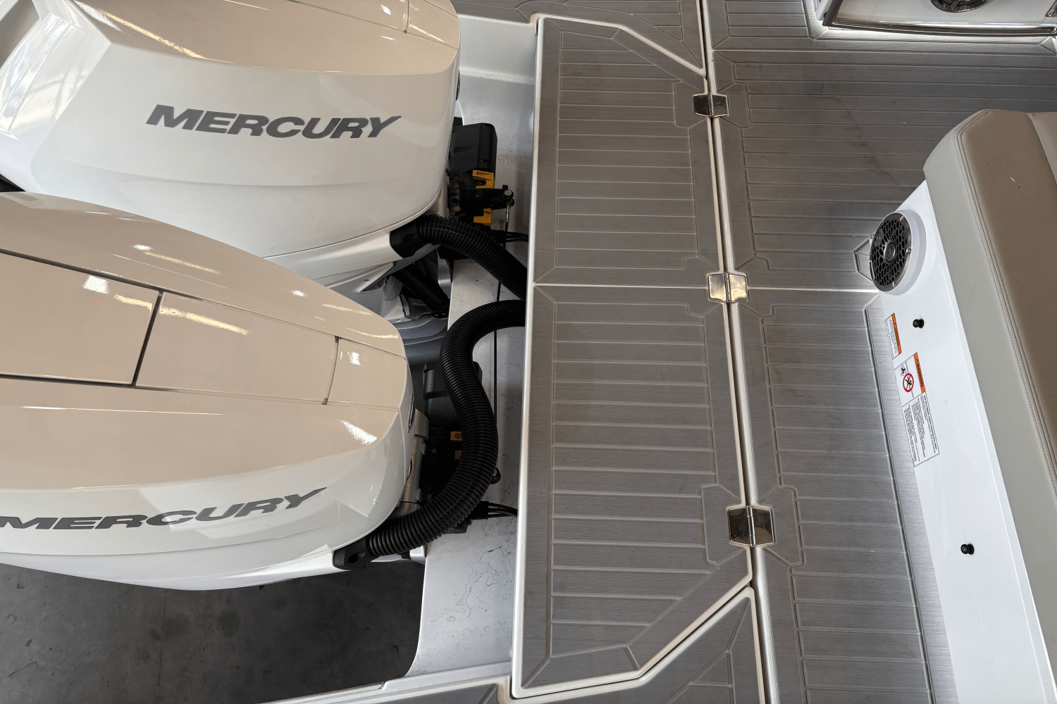 2024 Cruisers Yachts 34 GLS Image Thumbnail #38