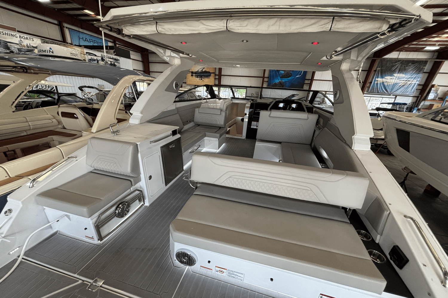 2024 Cruisers Yachts 34 GLS Image Thumbnail #2