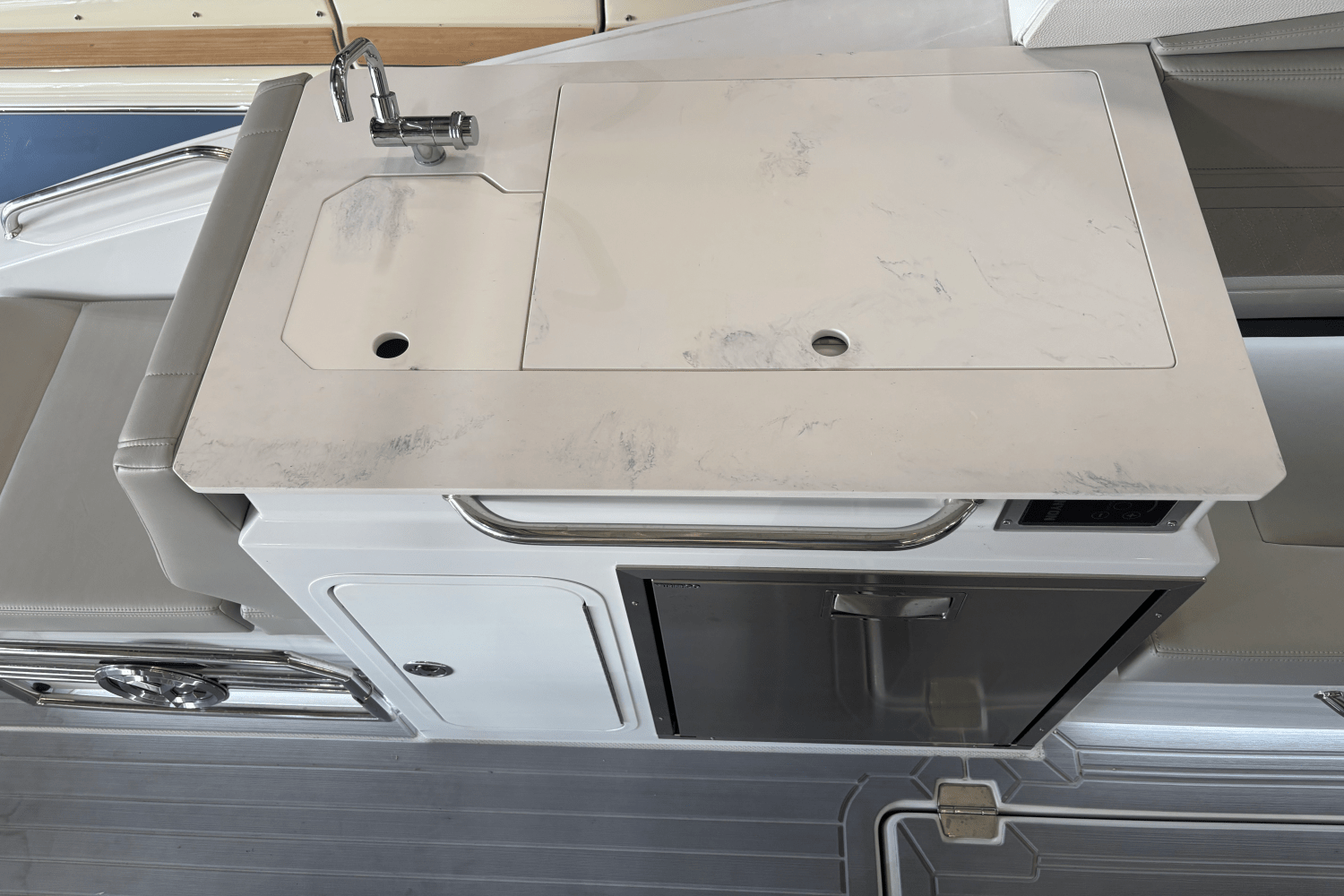 2024 Cruisers Yachts 34 GLS Image Thumbnail #7