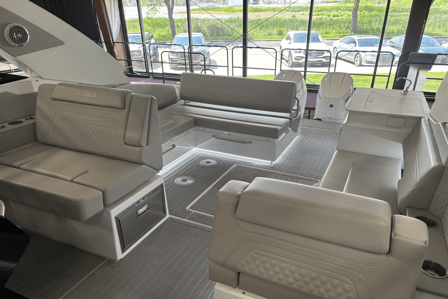 2024 Cruisers Yachts 34 GLS Image Thumbnail #12