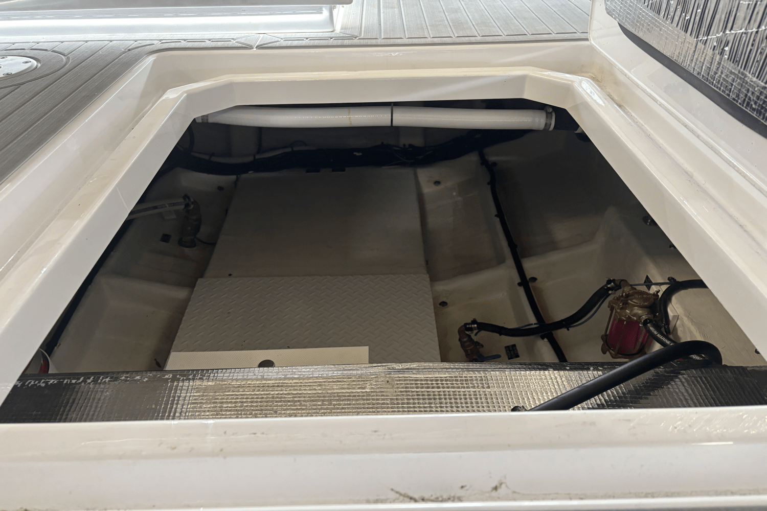 2024 Cruisers Yachts 34 GLS Image Thumbnail #37