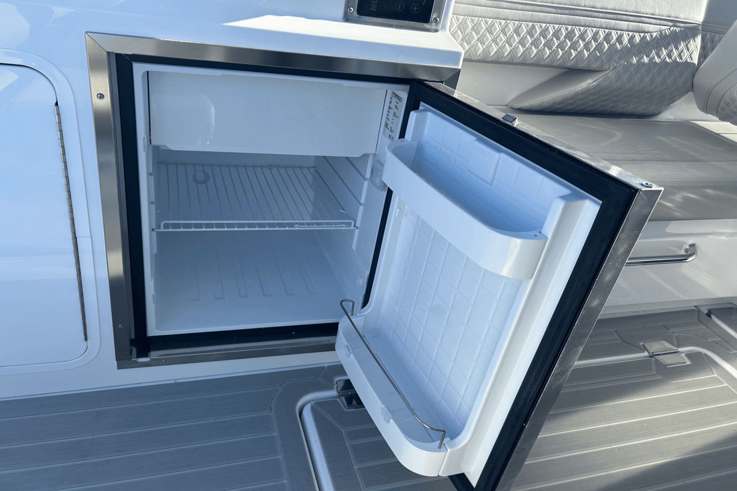 2024 Cruisers Yachts 34 GLS Image Thumbnail #48