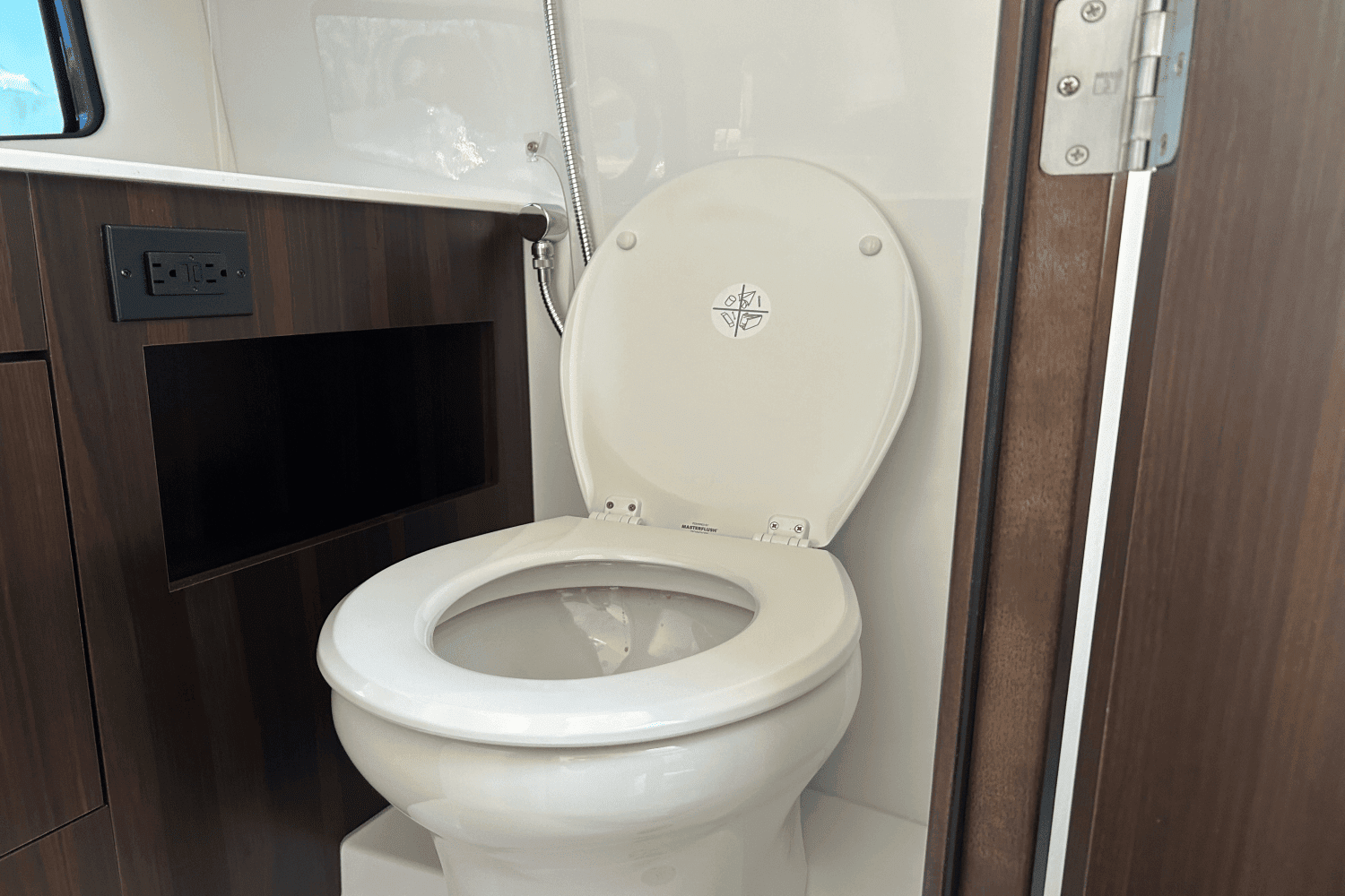 2024 Cruisers Yachts 34 GLS Image Thumbnail #85