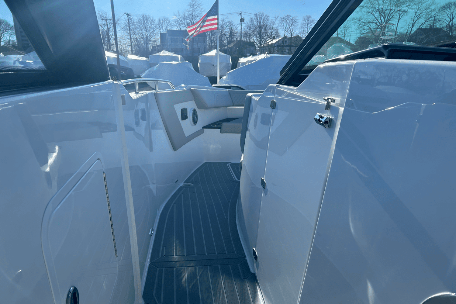 2024 Cruisers Yachts 34 GLS Image Thumbnail #69
