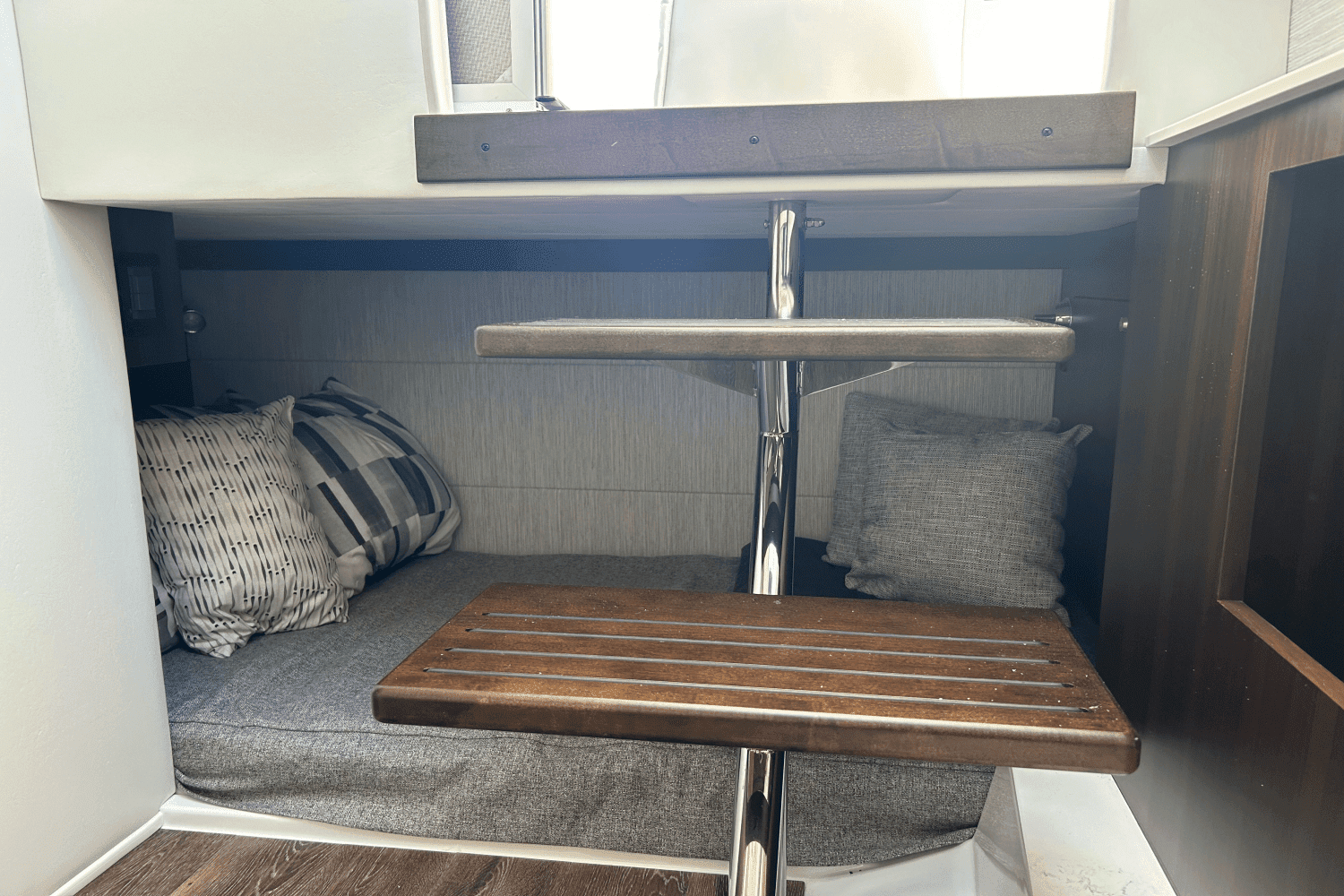 2024 Cruisers Yachts 34 GLS Image Thumbnail #82