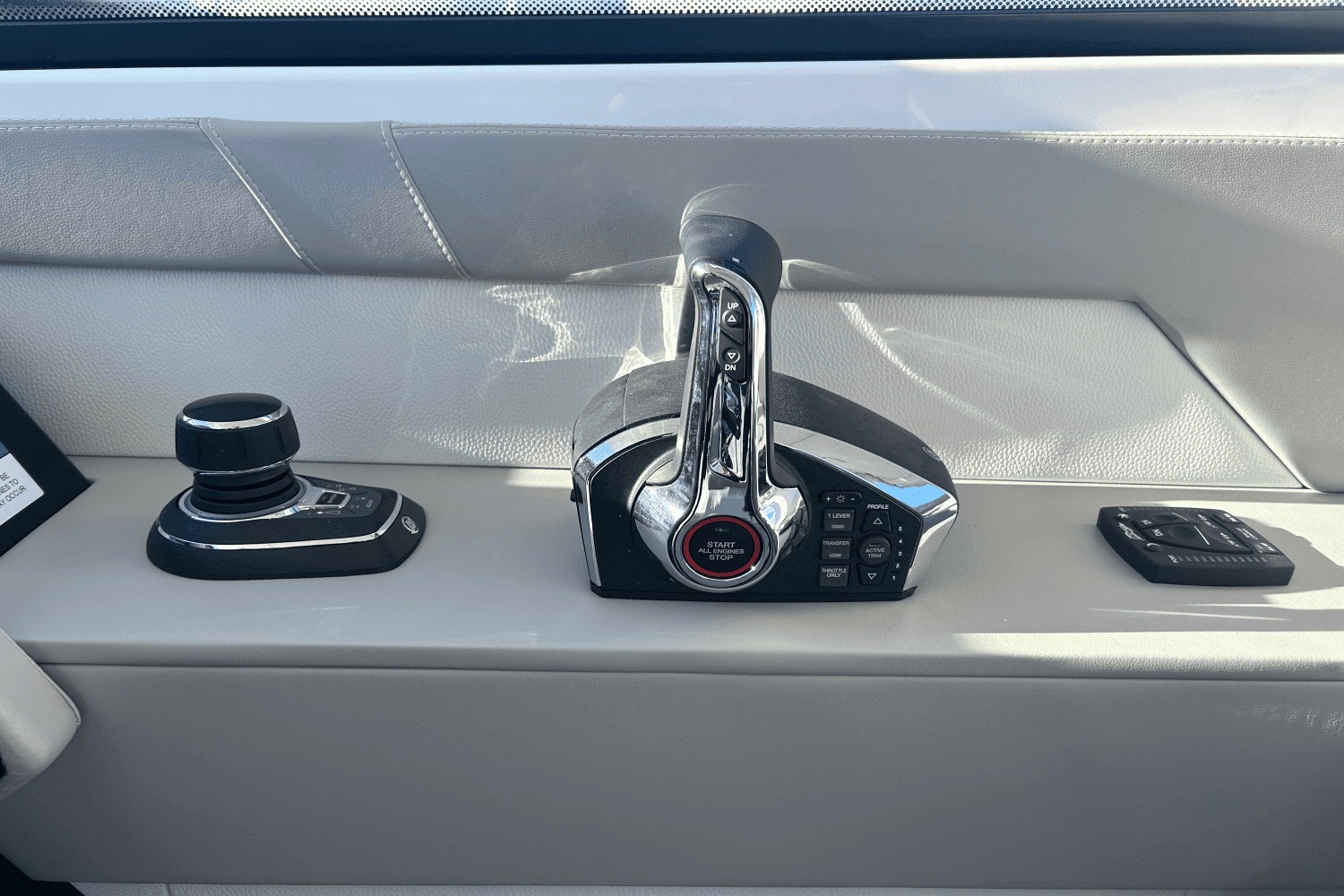 2024 Cruisers Yachts 34 GLS Image Thumbnail #77