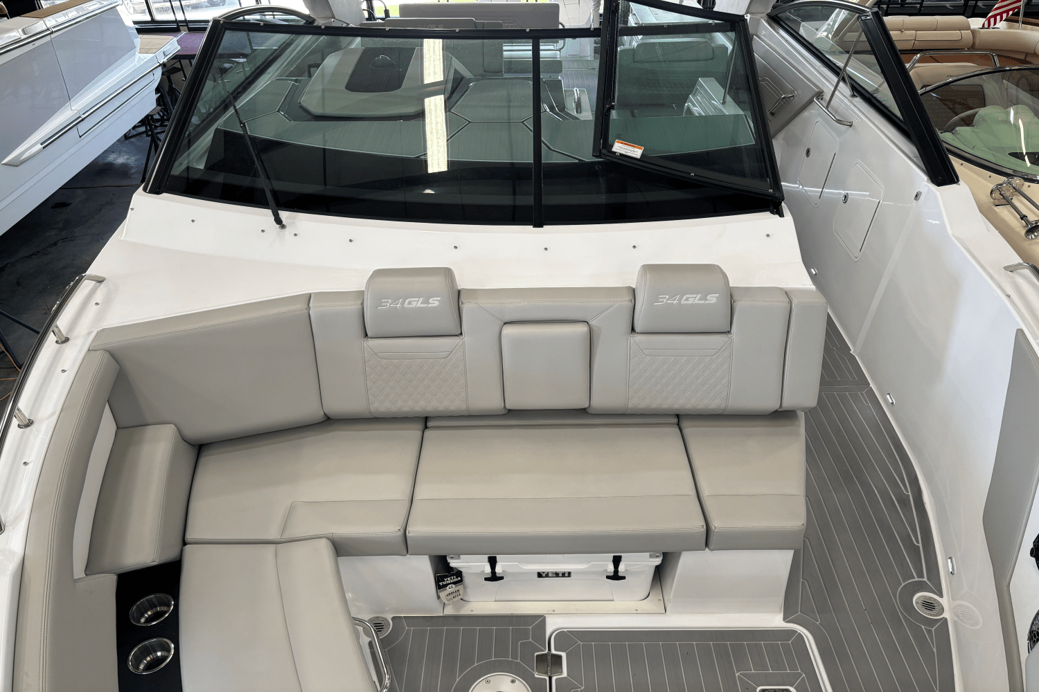 2024 Cruisers Yachts 34 GLS Image Thumbnail #24