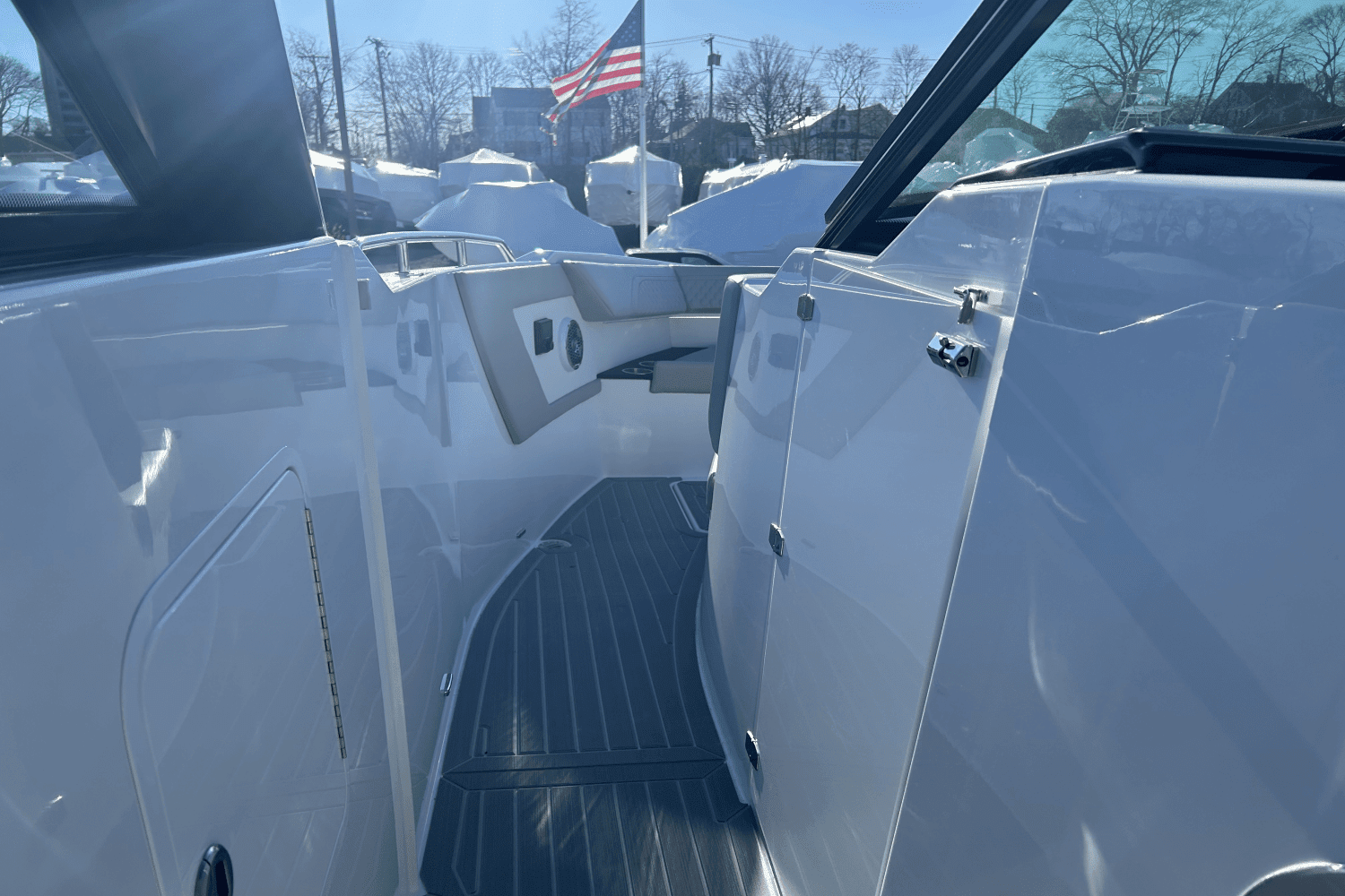 2024 Cruisers Yachts 34 GLS Image Thumbnail #68