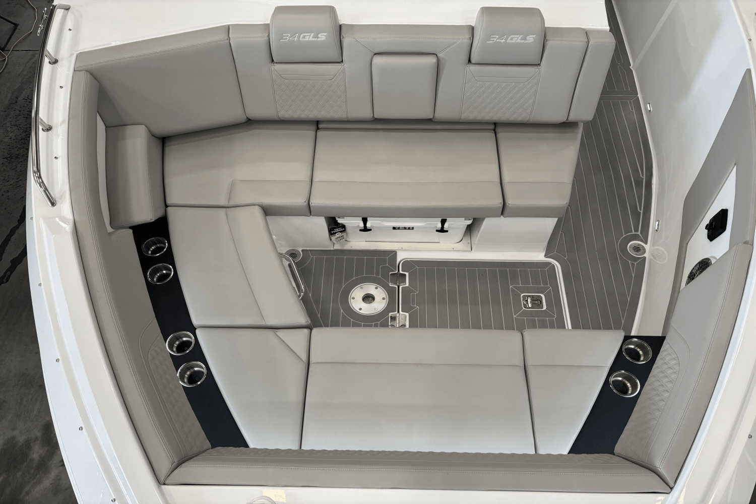 2024 Cruisers Yachts 34 GLS Image Thumbnail #24