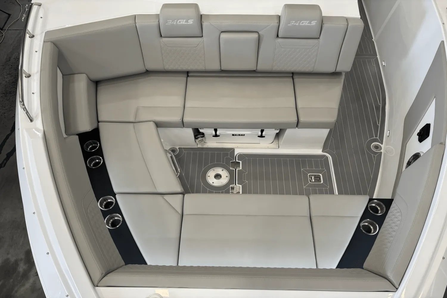 2024 Cruisers Yachts 34 GLS Image Thumbnail #25