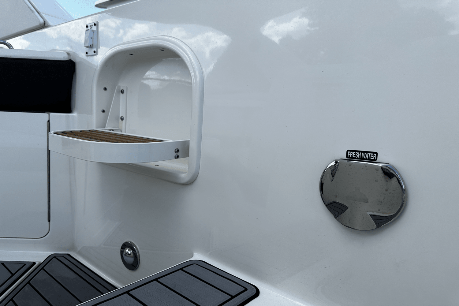 2021 Sea Ray 310 SLX Image Thumbnail #10
