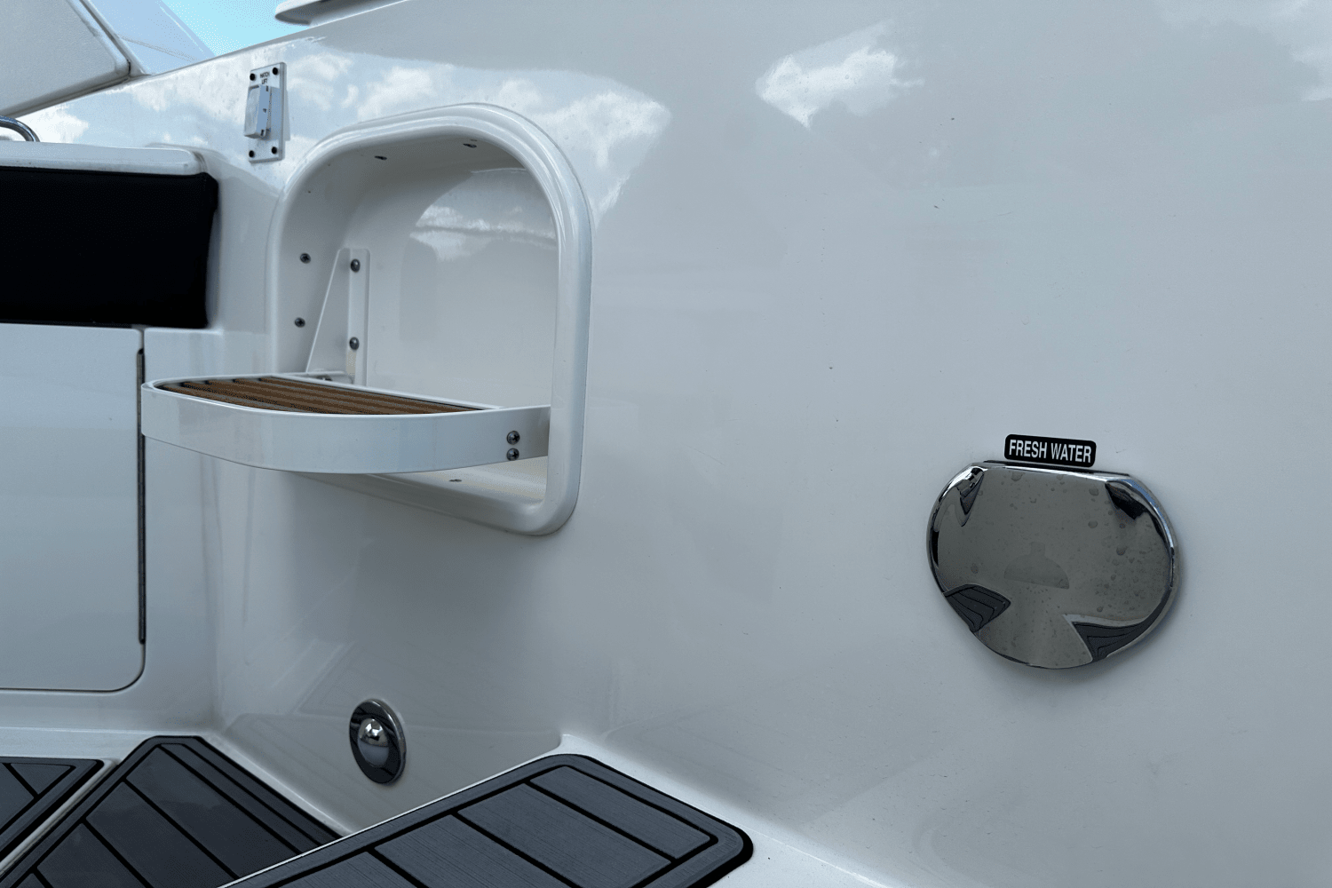 2021 Sea Ray 310 SLX Image Thumbnail #10