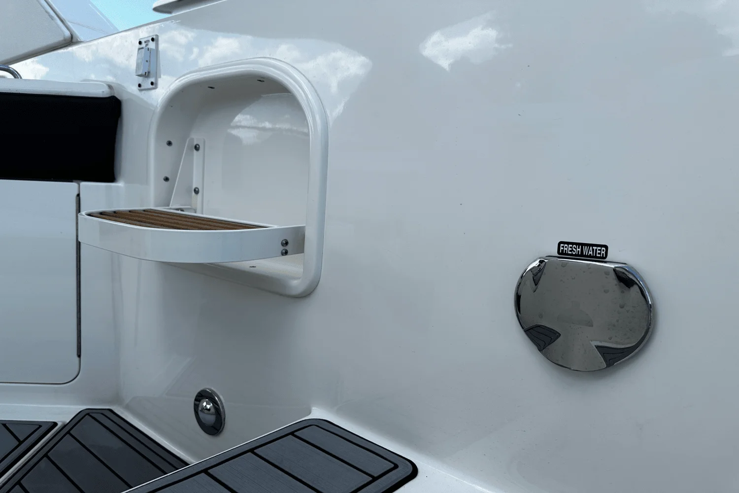 2021 Sea Ray 310 SLX Image Thumbnail #10