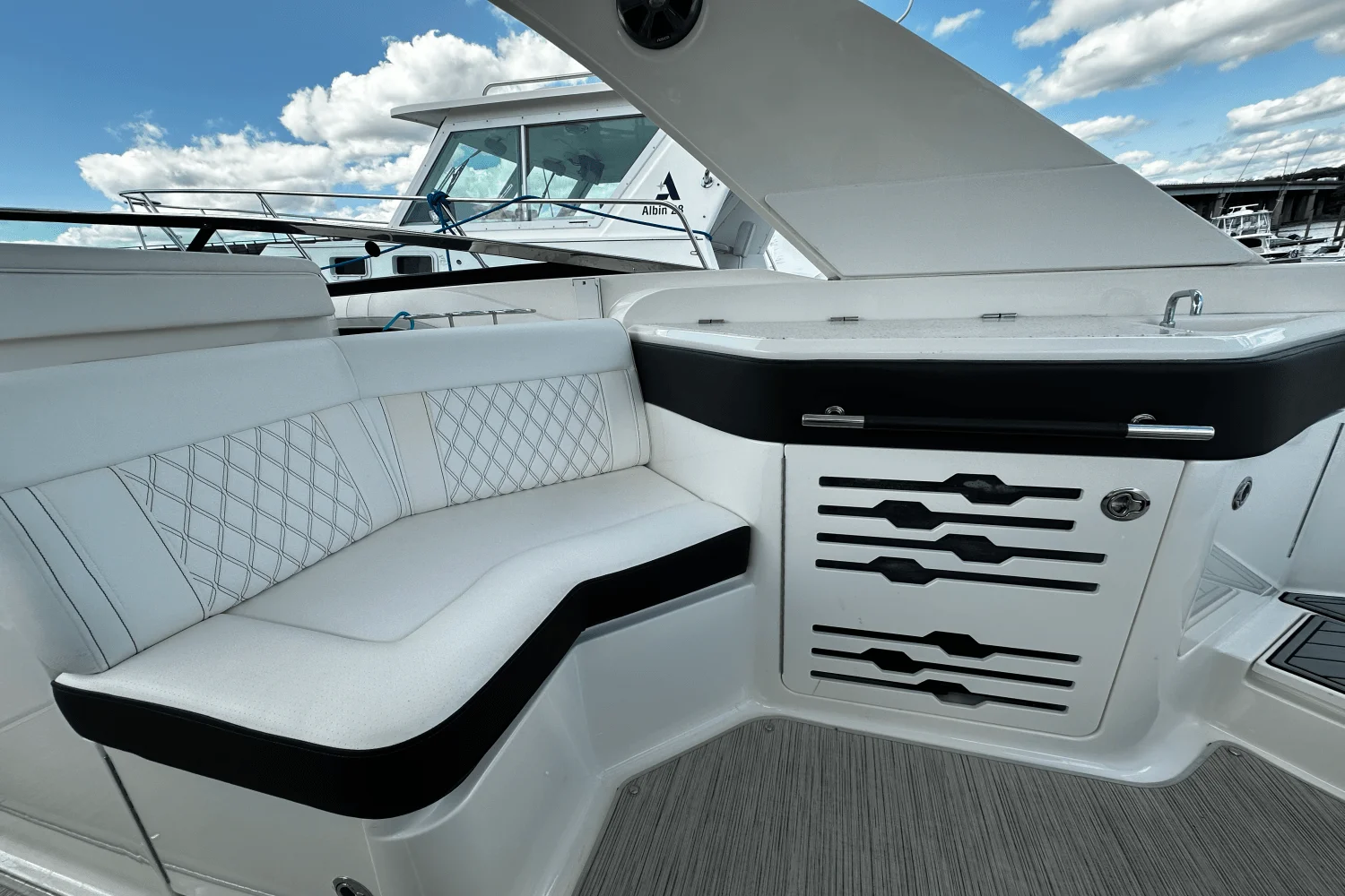 2021 Sea Ray 310 SLX Image Thumbnail #13