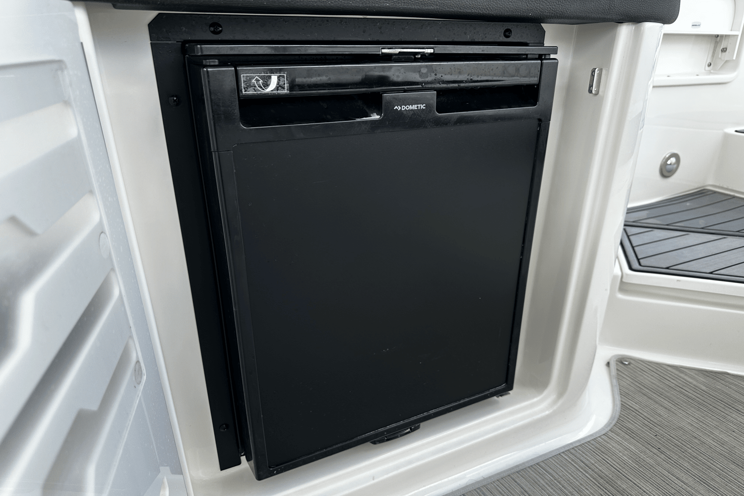 2021 Sea Ray 310 SLX Image Thumbnail #17