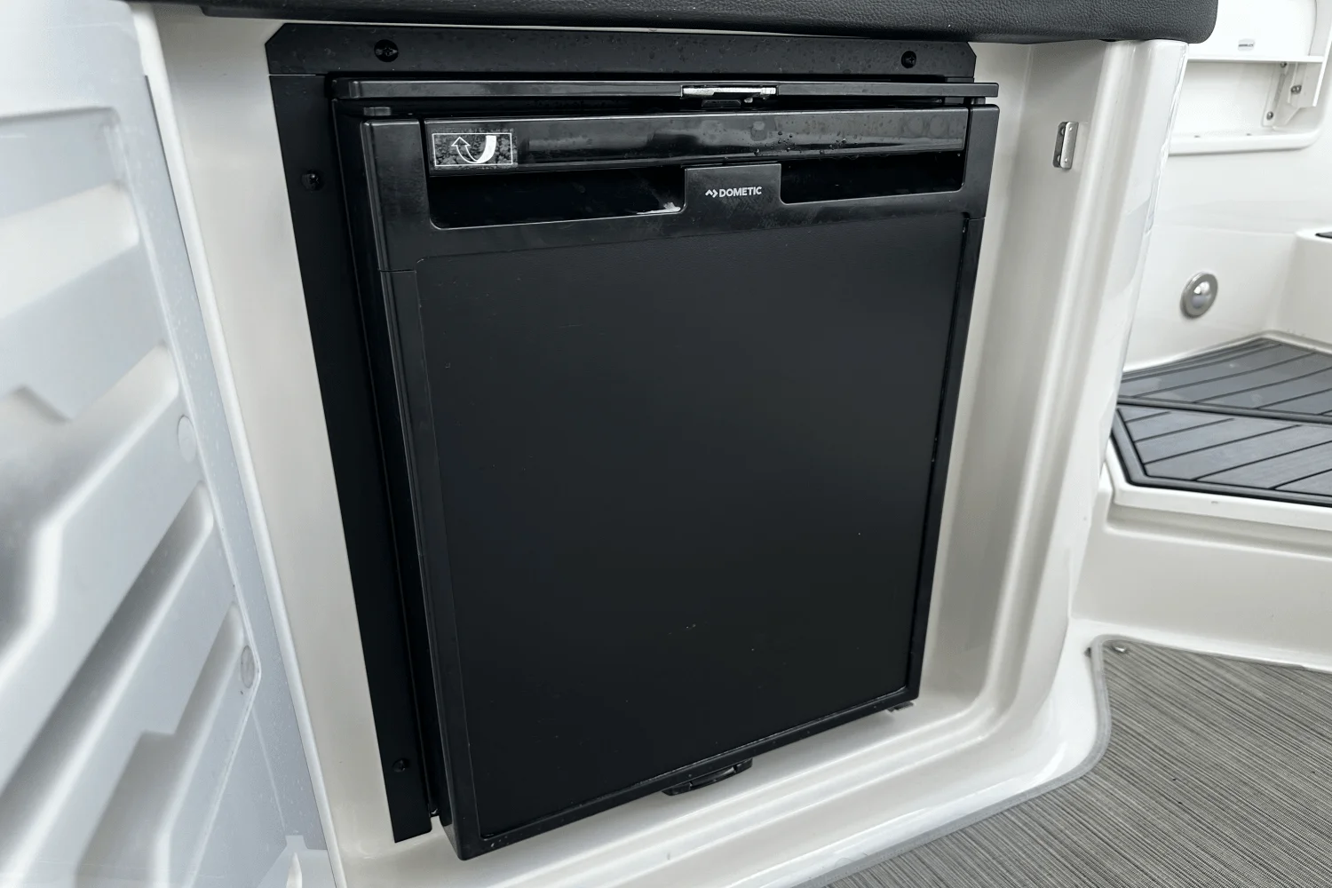 2021 Sea Ray 310 SLX Image Thumbnail #17