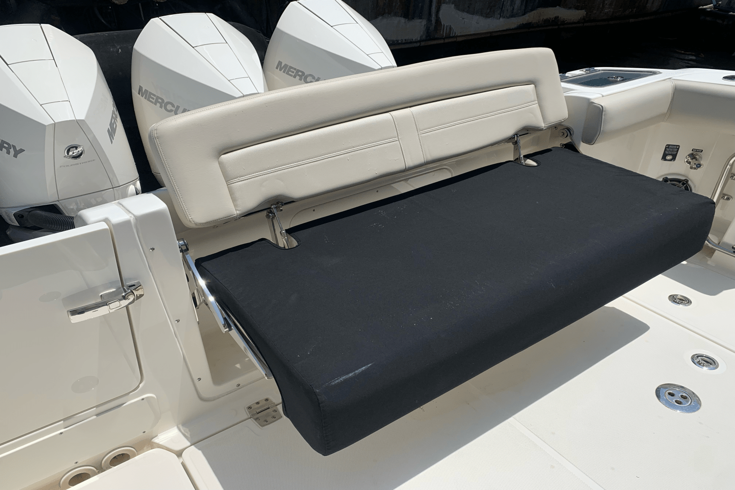 2022 Boston Whaler 350 REALM Image Thumbnail #18