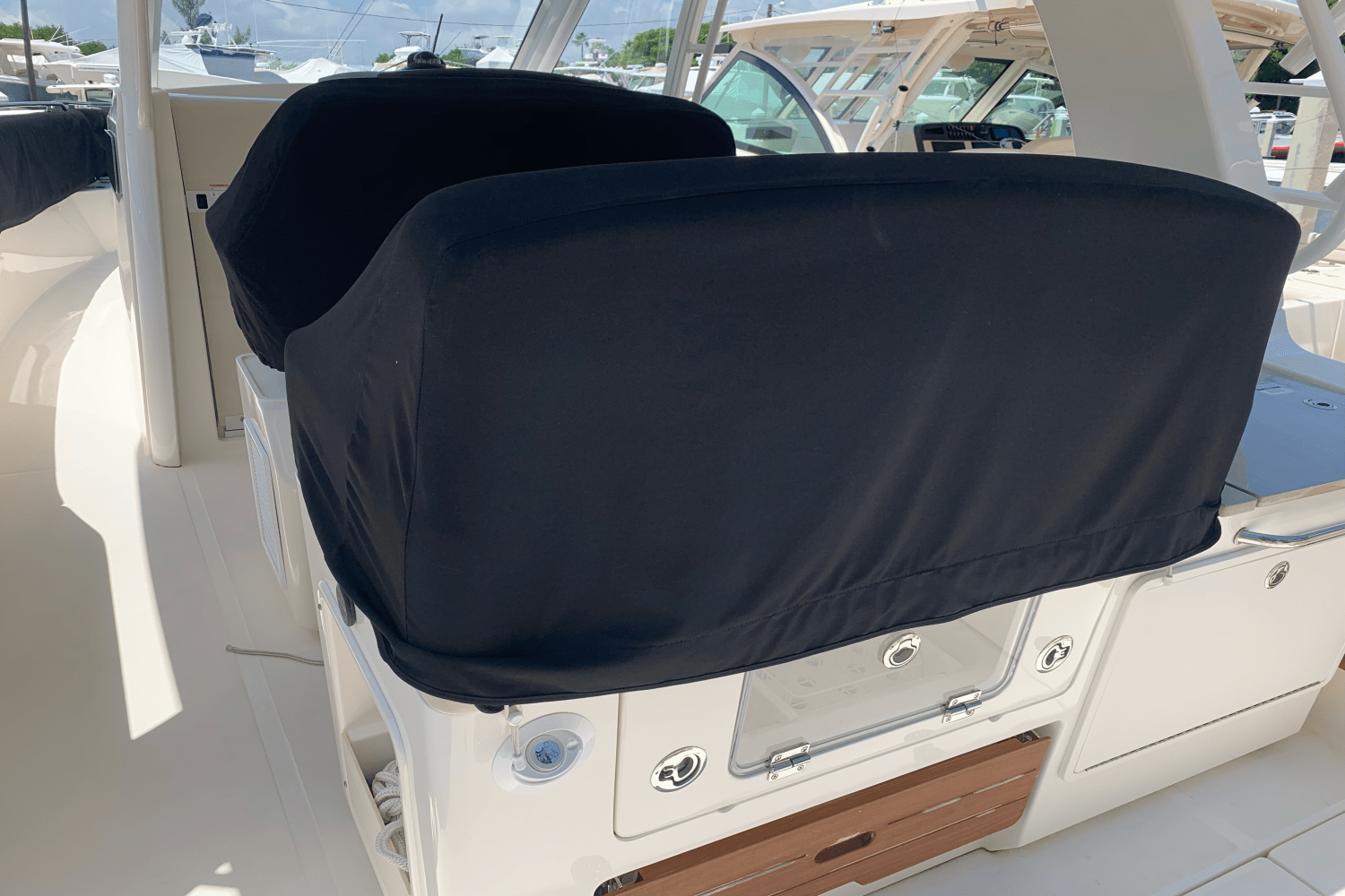 2022 Boston Whaler 350 REALM Image Thumbnail #17