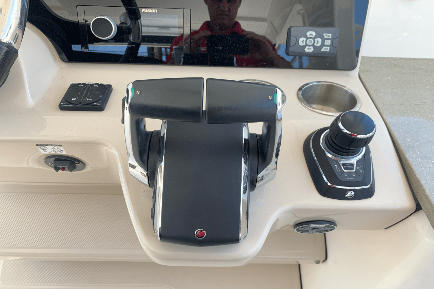 2022 Boston Whaler 350 REALM Image Thumbnail #12