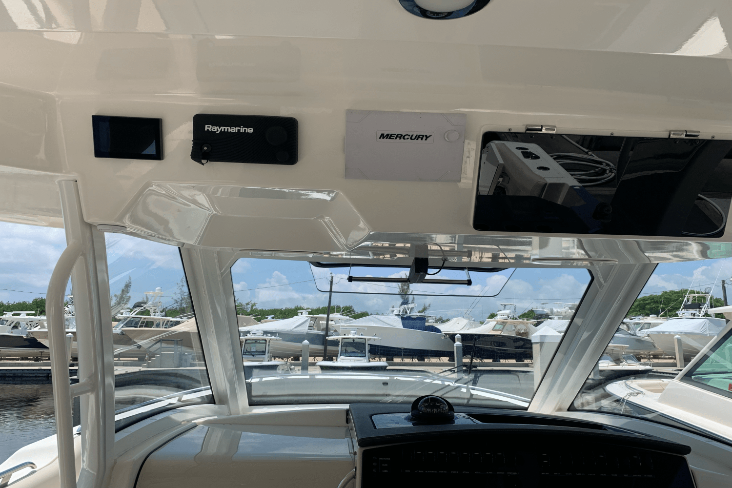 2022 Boston Whaler 350 REALM Image Thumbnail #10