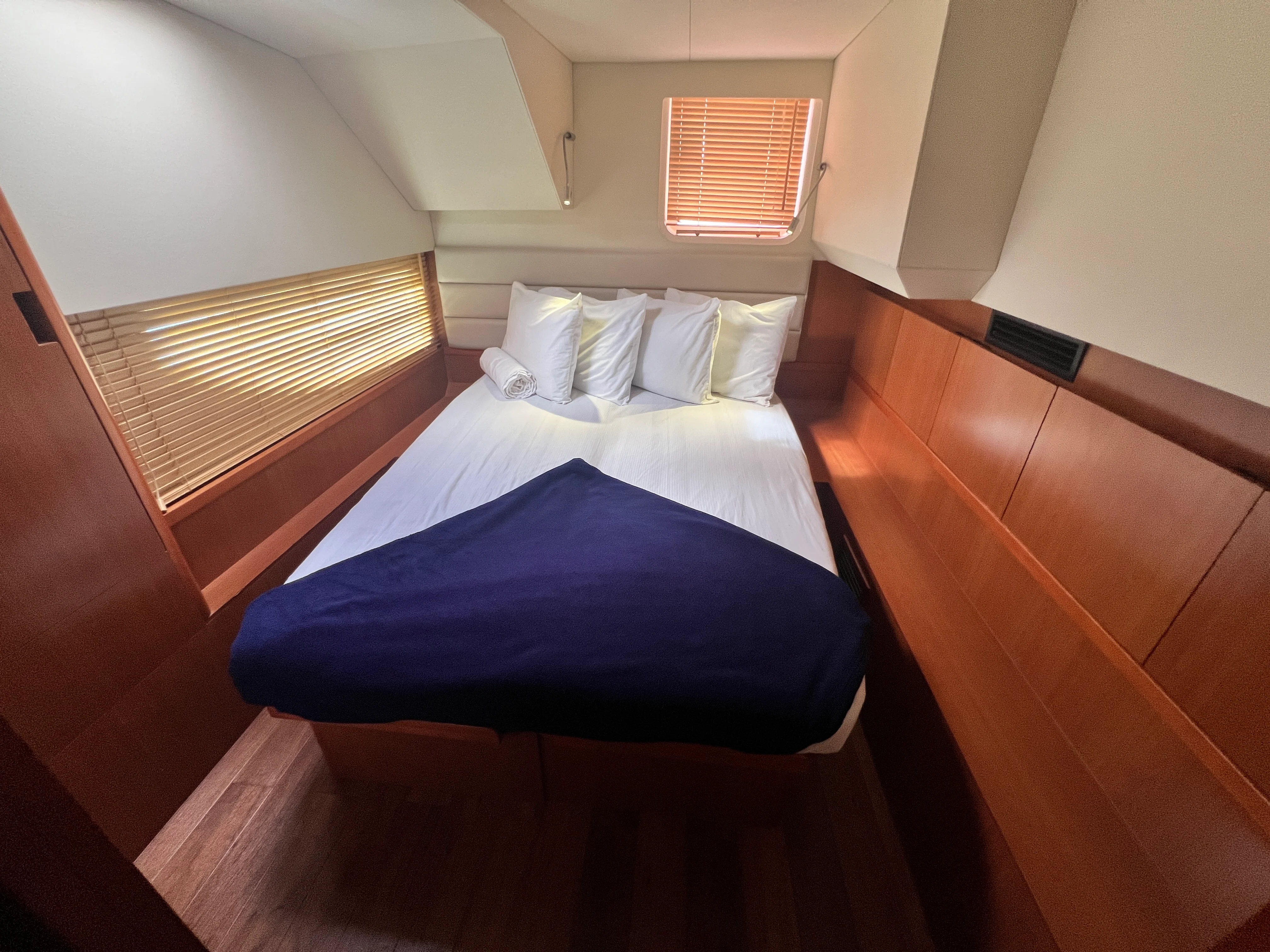 2016 Aquila 48 Image Thumbnail #8