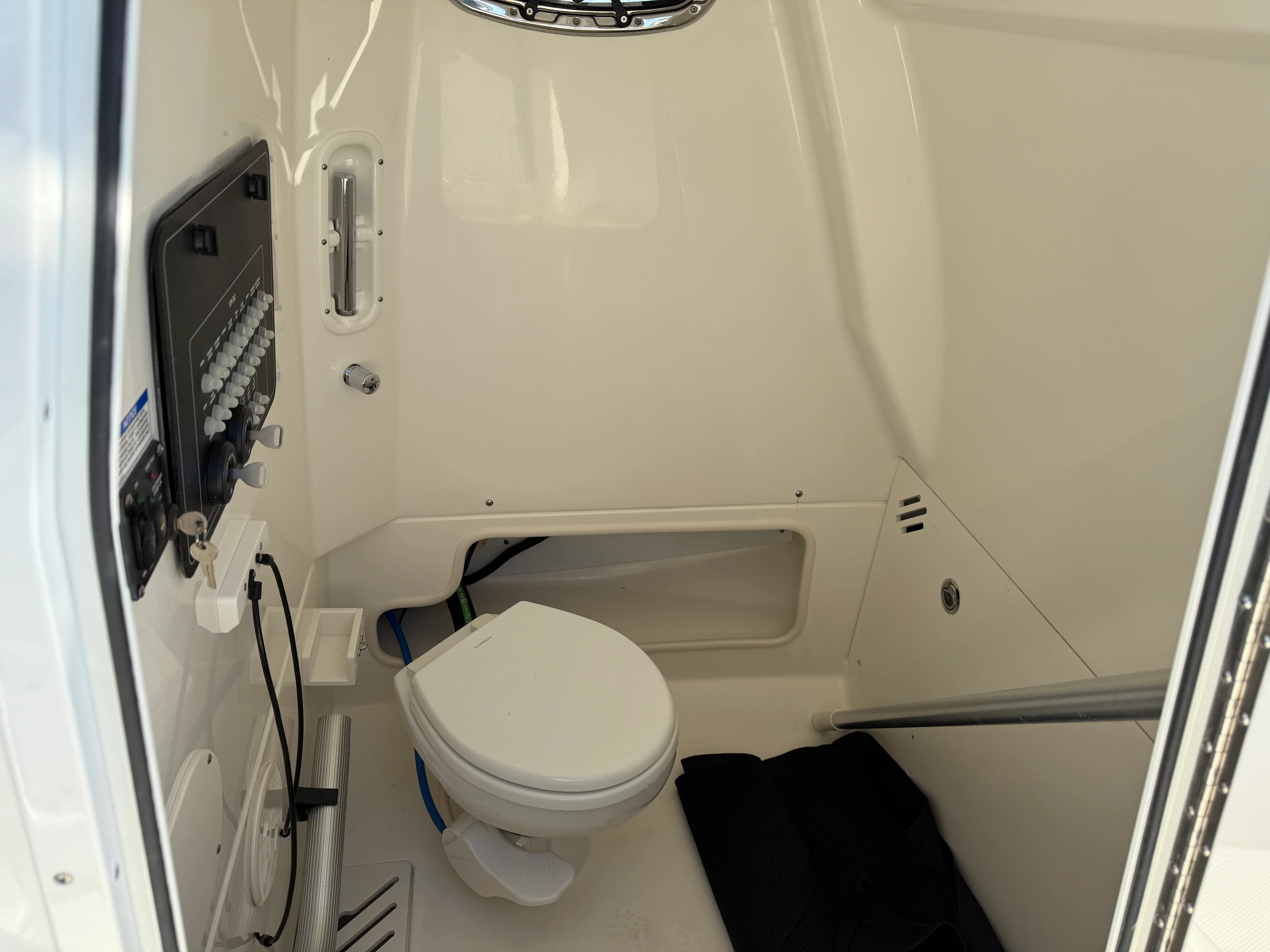 2026 Boston Whaler 250 Outrage Image Thumbnail #12