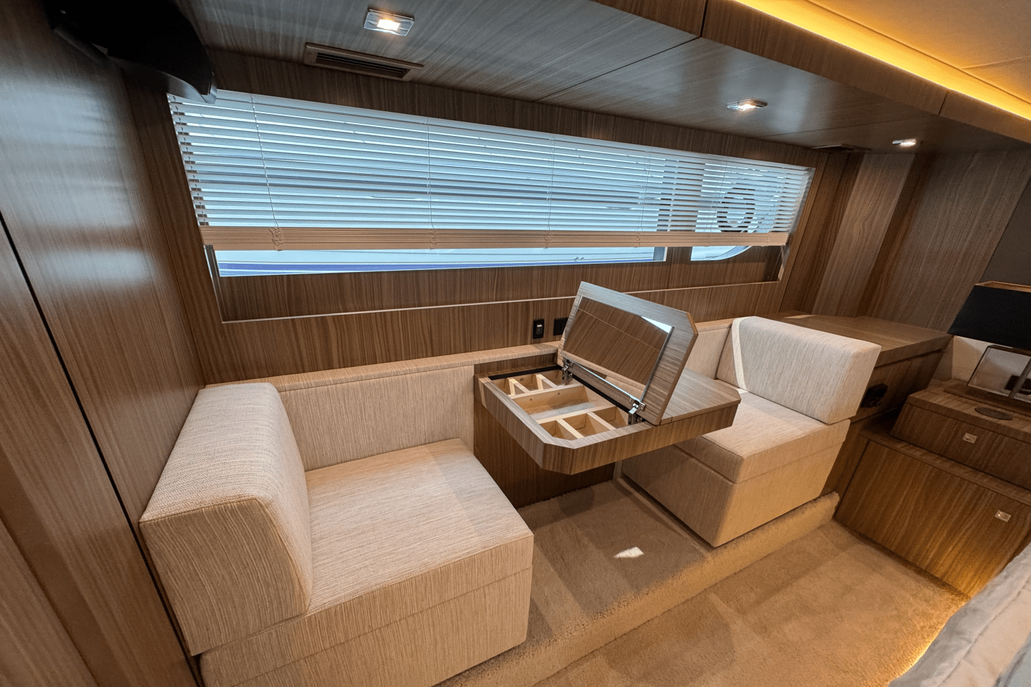 2025 Cruisers Yachts 60 CANTIUS Image Thumbnail #29