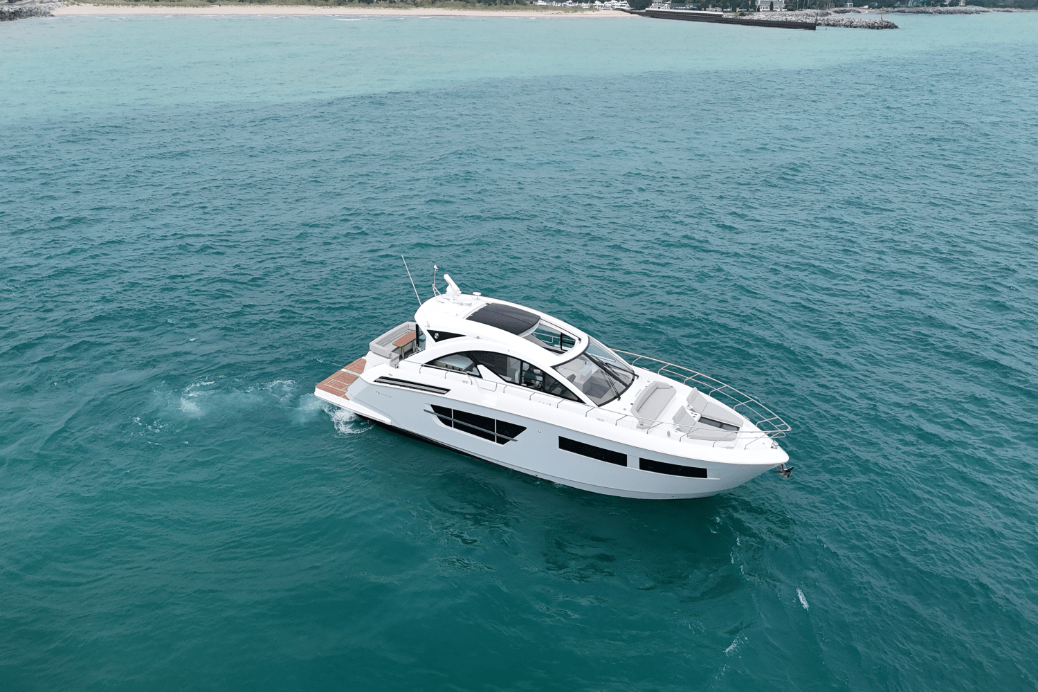 2025 Cruisers Yachts 60 CANTIUS Image Thumbnail #2
