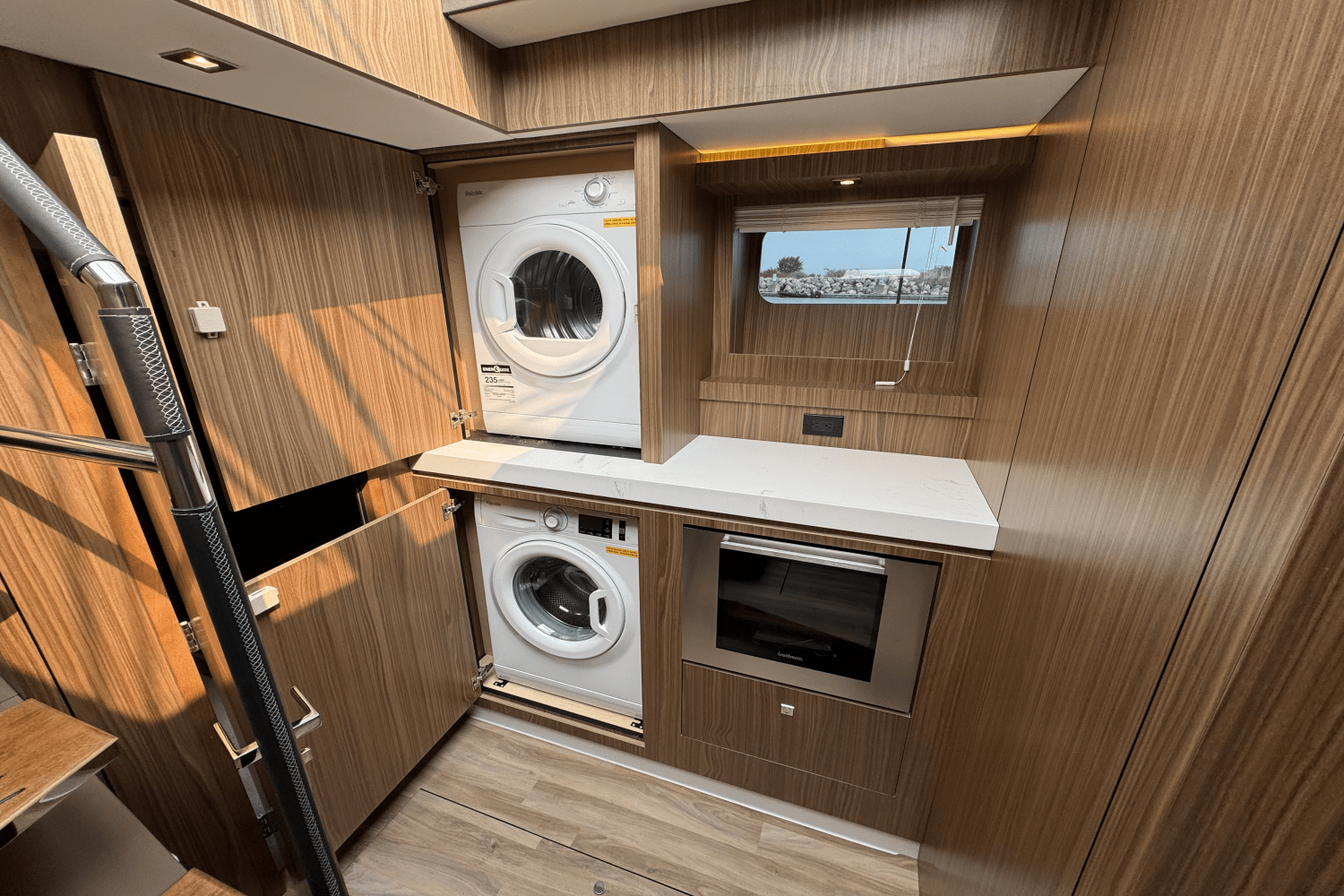 2025 Cruisers Yachts 60 CANTIUS Image Thumbnail #20