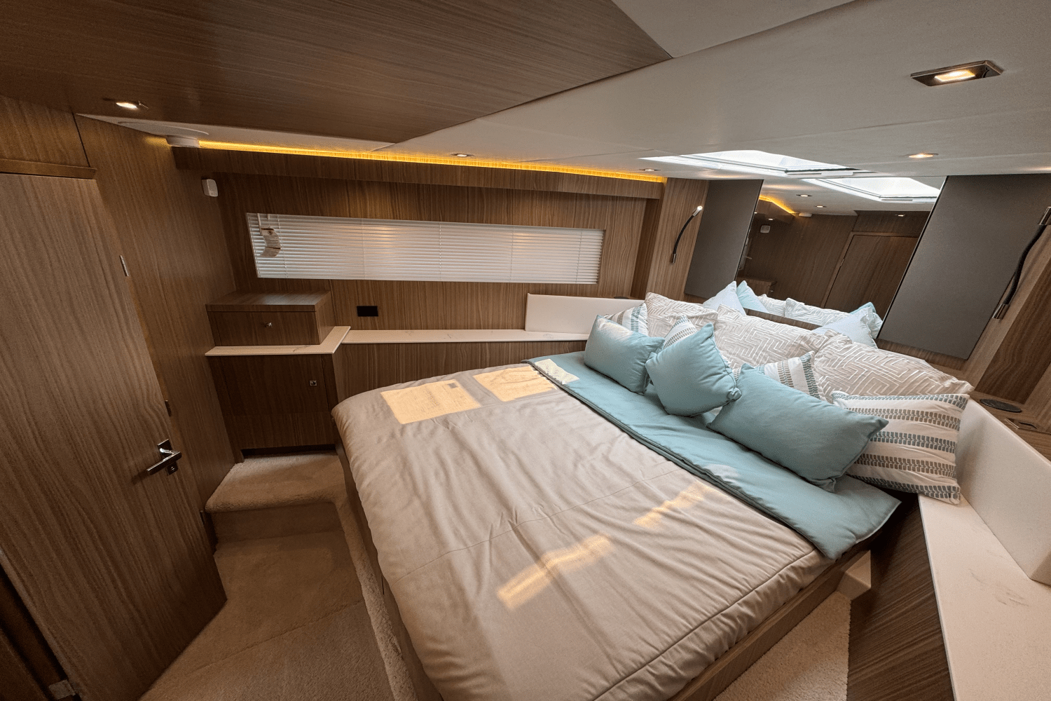 2025 Cruisers Yachts 60 CANTIUS Image Thumbnail #33