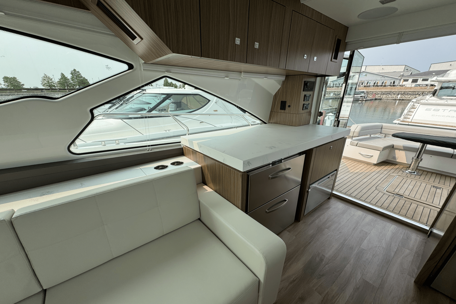 2025 Cruisers Yachts 60 CANTIUS Image Thumbnail #17