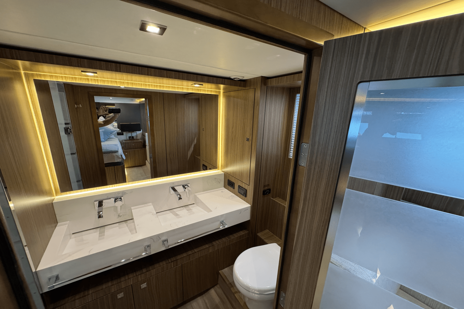 2025 Cruisers Yachts 60 CANTIUS Image Thumbnail #27