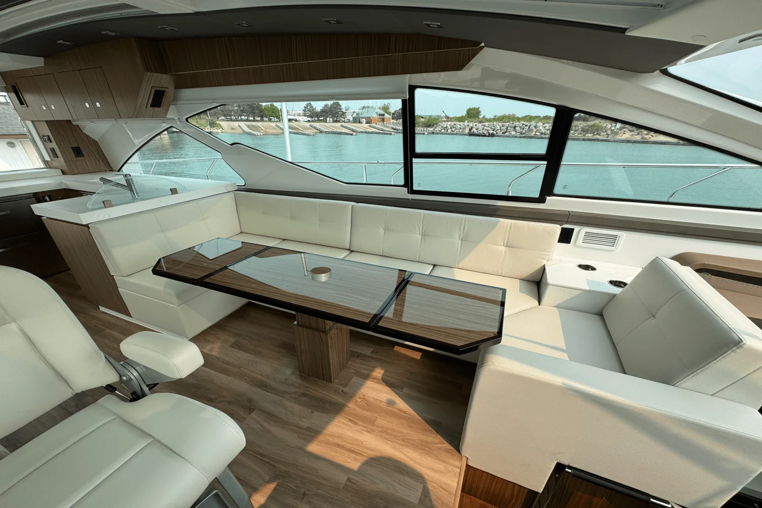 2025 Cruisers Yachts 60 CANTIUS Image Thumbnail #22
