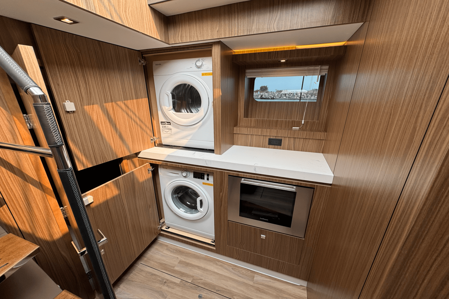 2025 Cruisers Yachts 60 CANTIUS Image Thumbnail #27