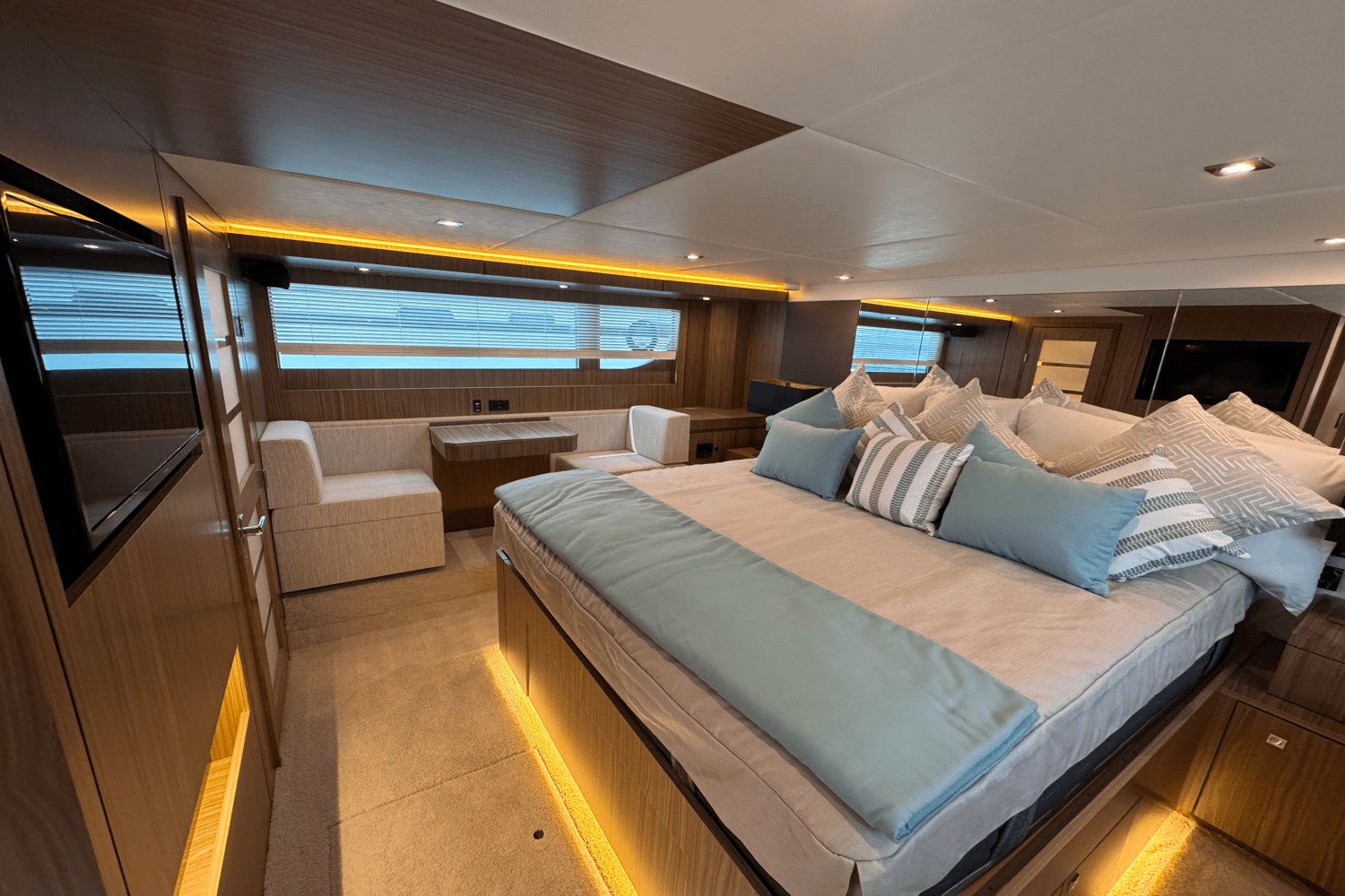 2025 Cruisers Yachts 60 CANTIUS Image Thumbnail #28