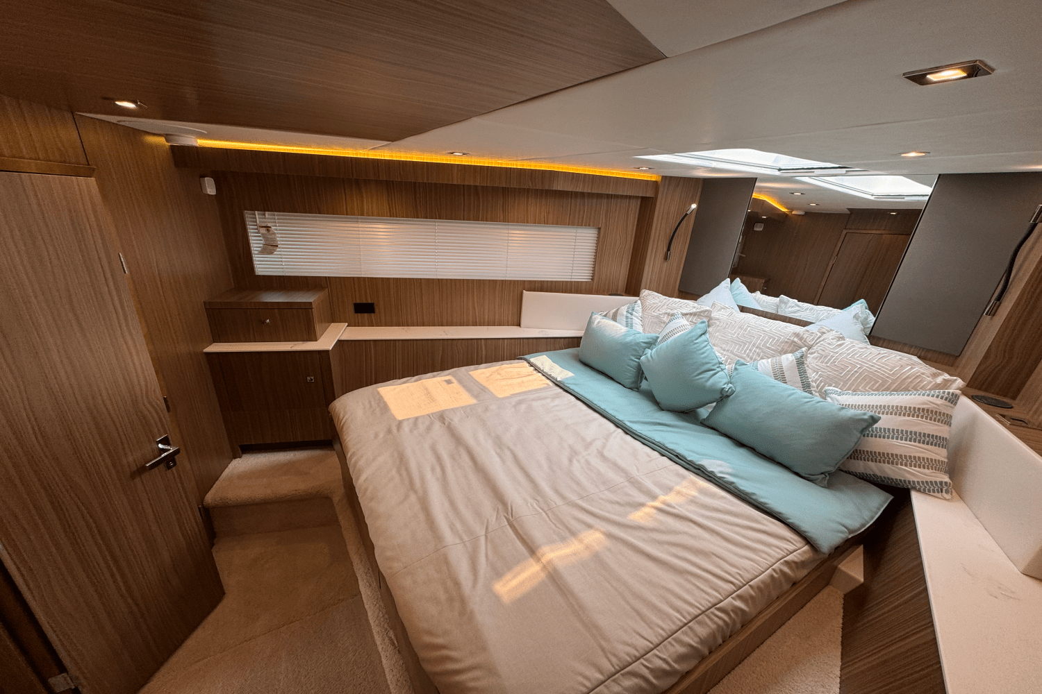 2025 Cruisers Yachts 60 CANTIUS Image Thumbnail #40