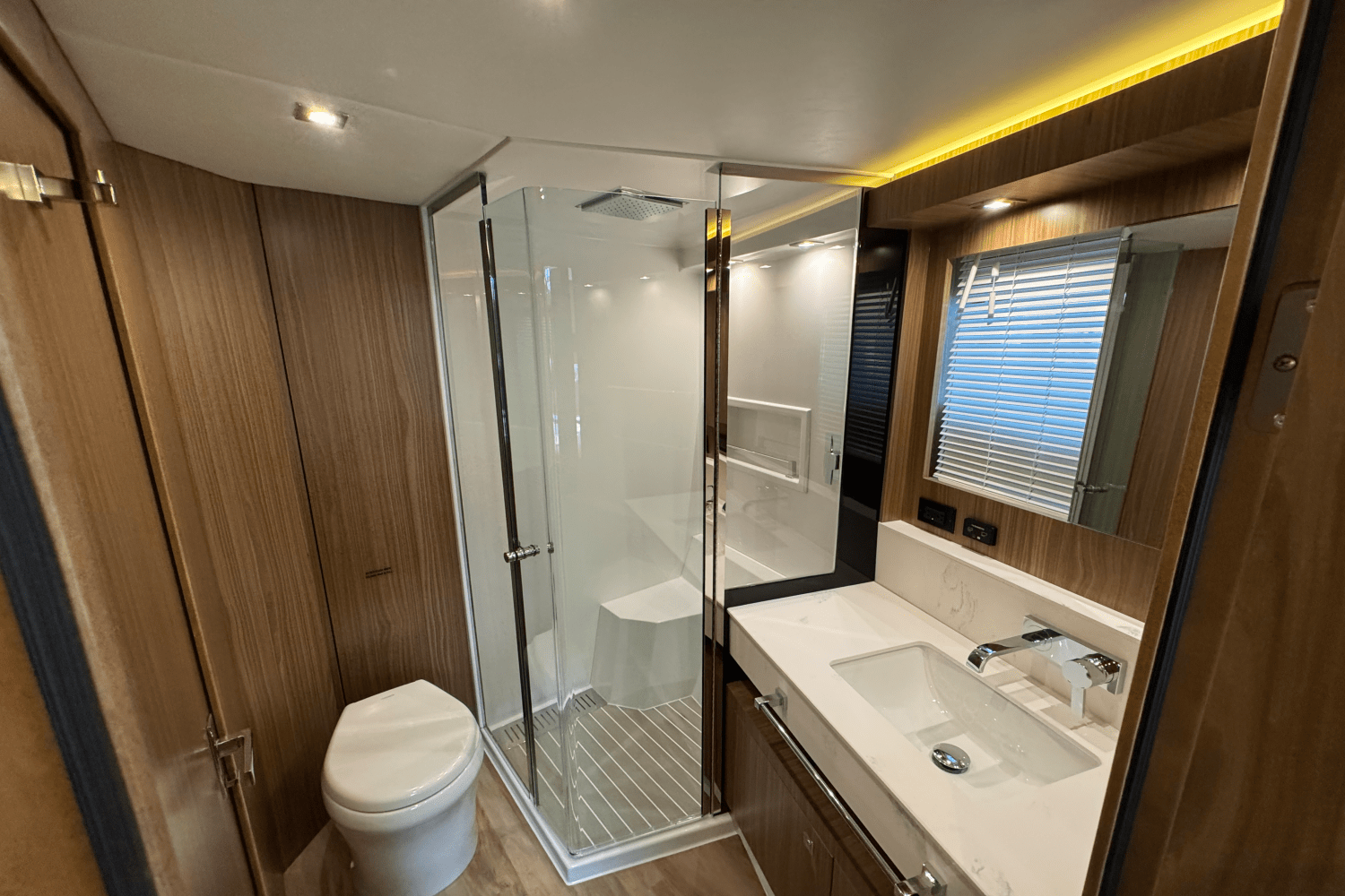 2025 Cruisers Yachts 60 CANTIUS Image Thumbnail #41