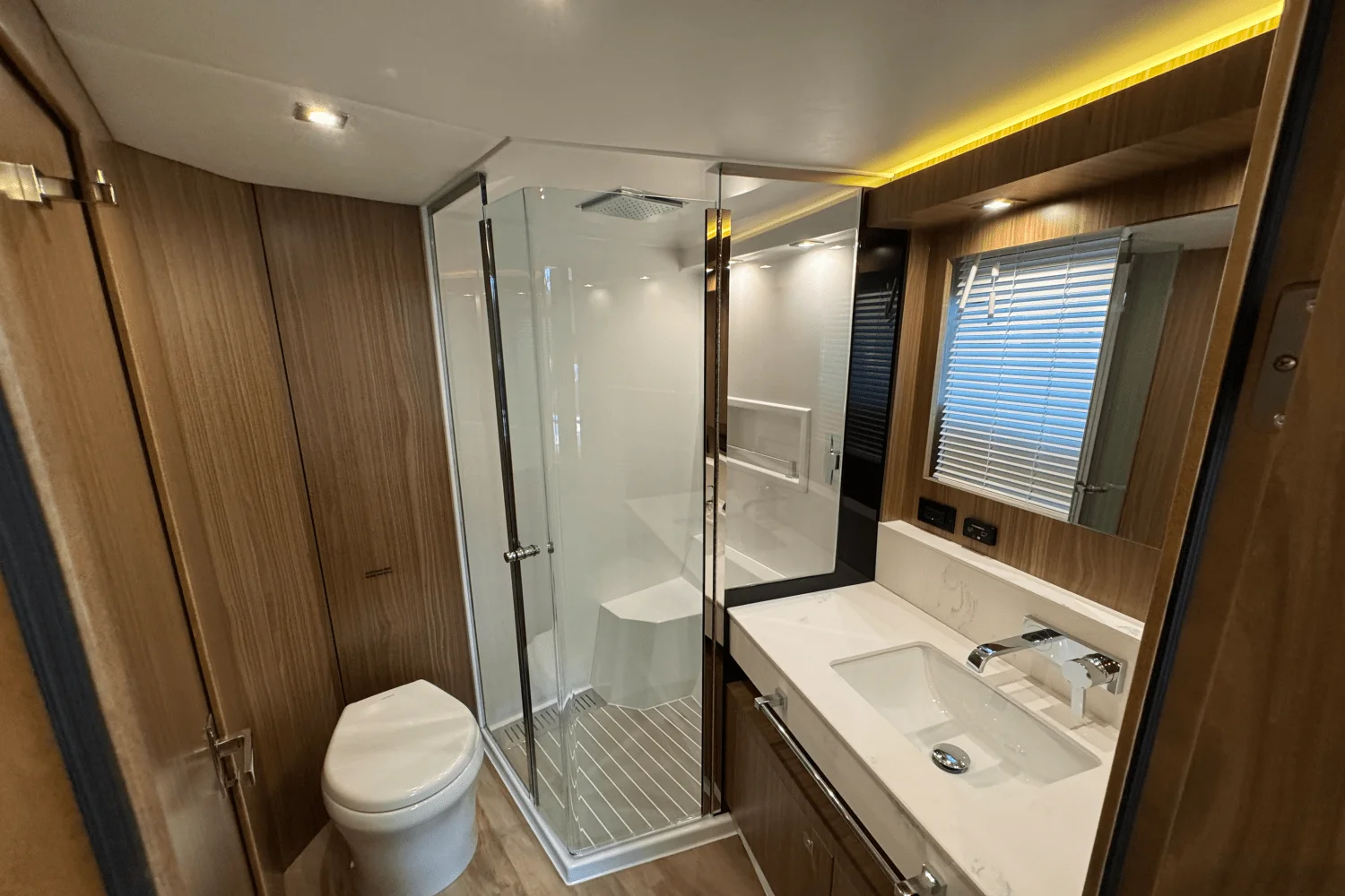 2025 Cruisers Yachts 60 CANTIUS Image Thumbnail #41