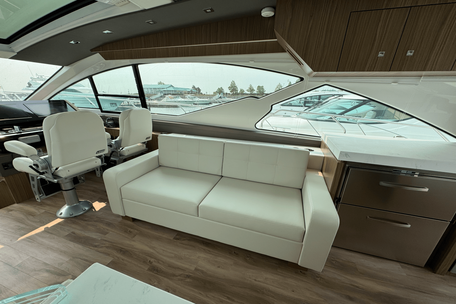 2025 Cruisers Yachts 60 CANTIUS Image Thumbnail #16