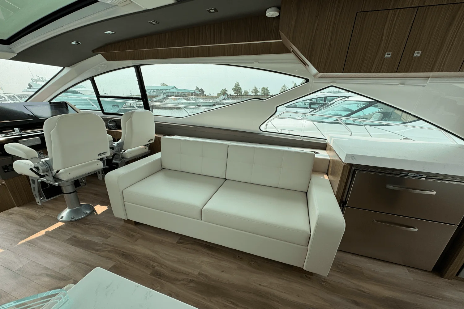 2025 Cruisers Yachts 60 CANTIUS Image Thumbnail #16